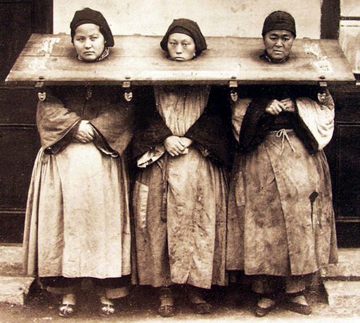 three women held by the neck in Chinese stocks