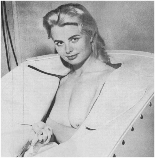 lynn hayward snapped into a reducing tub at her gym