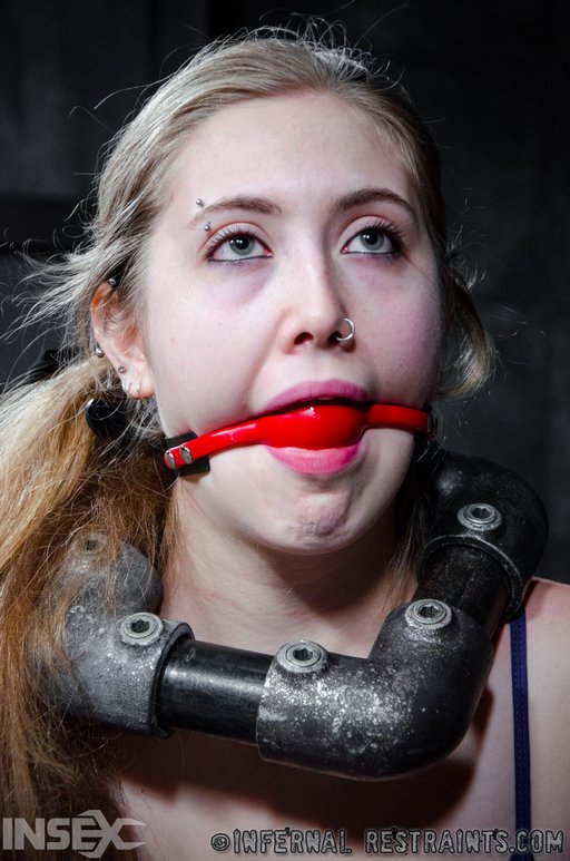 gagged and collared slavegirl