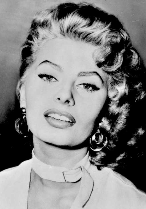 fabric choke collar worn by Sophia Loren